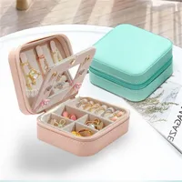 Smyckeslådor Portable Leather Box Candy Color Travel Storage Upgrade With Mirror Earrings Rings Display Organizer Mors Day Gift 220912