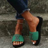 2022 Sandalet Platformu Yaz Daireleri Nedensel Ayakkabı Bohemia Moda Lüks Tasarımcı Toka Kadın Ayakkabıları İçin Siyah Sandels