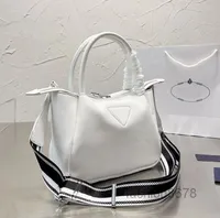 Akşam çantaları tasarımcı çanta deri hobo çantalar çapraz gövde çanta kadın omuz çantası ayarlanabilir ekleme harfleri çizgili naylon kayış hardwar