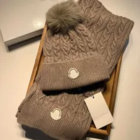 Moda yün trend şapka atkı seti üst lüks sivilce şapkaları erkek ve kadın moda tasarımcısı şal kaşmir eşarpları kış için uygun eldivenler