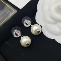 Kadınlar İnci Saplama Küpe Tasarımcıları Takı Elmas Love Shape Ear Studs Lüks Hoops Moda Altın 925 Gümüş Aşk Küpe C Bijoux De Luxe Kutu