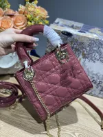 Kvällspåsar kvinnors handväskor lyxiga designer väskor mode axelpåsar crossbody kedjor patentfour säsonger trender