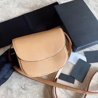 Moda tasarımcısı kaia kadın omuz çantası klasik eyer el çantası düz renkli basit mektup alışveriş haberci çantası