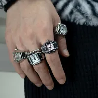 Ring Finger Watch voor vrouwelijke mannen creatieve elasticround kwarts horloges