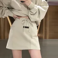 Юбки Правильная версия туман двойной нить сплошной цвет ESS Long Streater с боковым карманным повседневным женским короткометражным юбкой.