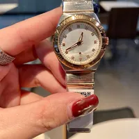 U1 Luxury Watch Automatic Gold Watch Femmes s'habillement en acier inoxydable saphir imperméable lumineux Butterfly Classic Double Push C277Y