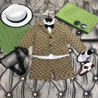 22SS Spring Designer Kids Jacket Suit Set Jackets T Shirts Shorts Conjuntos coloridos Crian￧as Terno Brand Boys Clothing Casce