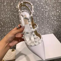 2019 Diseñador casual Sexy Lady Fashion Women Women Fashion Spikes Point Toe Tisos High Heels Bride Wedding Shoes Ty Shoe292y