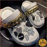 Sandalias Trendy Rhinestone Croc Charms Designer Diy Calidad de calidad Zapatos para mujeres para jibs Bugar de la cadena de anime Hebilla Niños Niños 220623230L