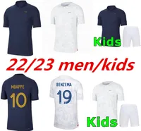 Mbappe Benzema Jerseys de football fran￧ais 2022 Griezmann Pogba Giroud Kante Home Away 23 Francia Fans Player Football Shirts Men Kids Kit Sock 999