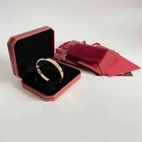 Mujeres dise￱ador de brazaletes Men titanium Bracelets Love Gold Silver Nail Butely con la caja y el empaque305y tienen logotipo