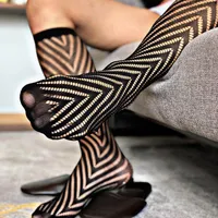 Calcetines para hombres Medias de seda negra para hombres de encaje Mesh Stripe Stripe Calceter￭a a cuadros Sexy Feshnet Nylon Knee larga