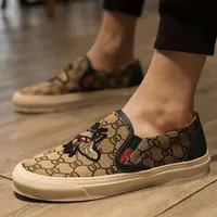 T￪nis de lona cl￡ssica Men Sapatos de poli￩ster Cellulose Cover Foot Bee Bordado Trend Sneakers Casual AD167