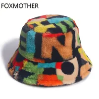 Foxmother New Outdoor Multicolor Rainbow Fur Fur Letter Hats Bucket Hats Women Winter Soft C￡lido Gorros Mujer278n