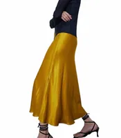 Юбки 2022 Весна Симмерка Женщины с высокой талией Атласная юбка Металлическое цвет длинный блестящий шелк имитация Миди Элегантное золото e5cb#