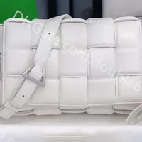 2022 크로스 바디 백 핸드백 1 어깨 상자 짠 베개 다목적 디자인 가죽 세련된 고급 작은 정사각형 가방 26 18 8cm