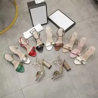 Sandaler kvinnor skor formella skor läder sula designer svart rosa diamant kedja dekoration bankett siden ansikte sexiga tofflor med låda