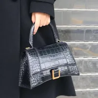 Designer väskor kvinnors gg krokodilmönster trendiga axel crossbody väskor halva mån lyxhandtag läder klassiska vintage plånböcker