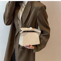 HBP 숄더백 인기있는 여성 2022 가을과 겨울 뉴 메신저 레트로 휴대용 작은 사각형 가방