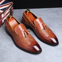 2021 Wedding Dress Shoes Fashion Tassel Pointed Toe Shoes Office Work Formal Shoes 3 Colours Brogue Spring New Men Shoe296r