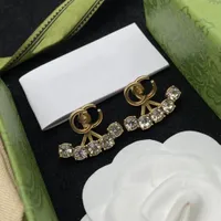 Nuovi orecchini di alfabeto Pearl Charm Classic Fashion Luce Brand Designer Designer Coppia Gioielli regalo con scatola