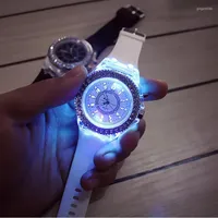 Wristwatches Fashion Geneva LED Light Men Quartz Watch Ladies Women Couple Silicone Wristwatch Flash Luminous Relogio Feminino Relojes