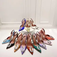 Zapatos de vestir de tacón de tacón stiletto amina muaddi para mujeres diseñador de lujo de lujo botón de diamantes de diamantes de diamantes de diamantes de diario útil de sandalia de sandalia de tacón de alto tacón 35-42