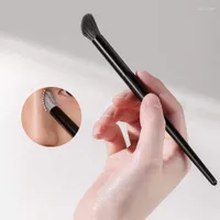 Makeup Brushes 1Pcs Angled Nose Shadow Brush Oblique Thumb Flame Highlighter Eyeshadow Soft Fur Face Contour Make Up Tool Beauty Brochas