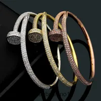 Designer Carti Bracelet Diamond Charme Love Bracelets Bracelete de unhas Prata esterlina Modo de ornamento de mão transversal de diamante liso de diamante completo