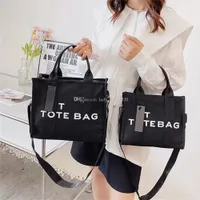 حقيبة حمل مصممة من قماش القماش العملي سعة كبيرة صليب عادي الجسم الكتف الكتف PVC حقائب اليد