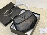 Tasarımcılar omuz çantası çanta markası marka çanta mesaj çantaları cluth klasik devekuşu gerçek deri crossbody moda hobo
