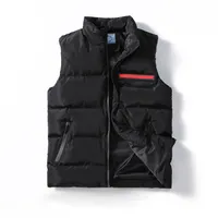 남성용 조끼 탱크 탑 다운 재킷 따뜻하고 편안한 삼각형 패널 검은 색 6 개와 유럽 브랜드 트렌치 코트 스타일 클래식 자수 패턴 소매가 까마귀 3xl