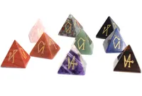 1 pièce Natural Chakra Stone Crafts sculpté Energy Crystal Reki Healing Pyramid Gravé Archange Symboles avec une pochette libre