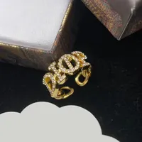 Moda desingers ring bayan elmas altın yüzük lüks mücevher seti basit mektup tasarım hediyeleri kız arkadaşı
