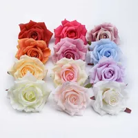 100pcs Rosas de seda Flores Acess￳rios de banheiro da parede Decora￧￵es de Natal para casamento em casa Plantas artificiais baratas Broche noiva