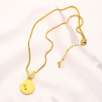 Collana dorata designer di lusso collane perle collane a ciondolo a ciondolo catena a ciondolo donna lettere in acciaio in acciaio accessori gioielli regolabili