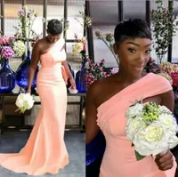 아프리카 나이지리아 최신 1 개의 어깨 인어 신부 들러리 드레스 2023 주름 정원 컨트리 웨딩 게스트 파티 가운 명예 드레스 플러스 크기 BC9852 GC0926X3