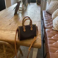 حقيبة مصممة لوكسوريس الشهيرة العلامة التجارية حقيبة اليد الصغيرة حقيبة حمل كلاسيكية عتيقة أزياء واحدة الكتف الكتف كروسوديس وسادة وسادة