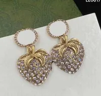 Topkwaliteit dames ontwerper oorrangstud girl metaal geometrische kristallen aardbeien oorbellen voor dame feest bruiloft hoepel merk jewelerlry