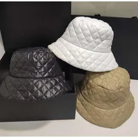 Designers Bucket Hats Women Printed Autumn Winter Sports Hat Fluffy Velvet Fedoras Outdoor Foldable Fisherman Windproof Cap