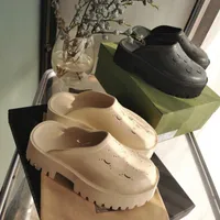 Designer Women Sandals Luxury Men Platform Slippers Hollow Pattern Beach Shoes Loafers Flats Slipper with Box Size 35-44 qxu