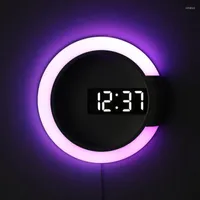 ウォールクロック7色モダンLEDデジタルウォッチ目覚まし時計ミラーホームリビングルームの飾りのための夜間照明
