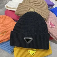 Dise￱ador de moda para hombre Gorro sombrero de invierno Carta de color s￳lido