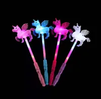Unicorn Temat Party Light Up Glow Stick Toy Dziewczyna Dziewczyna Dekoracja Dekoracja LED Flash Pony Magic Wand Halloween Xmas Presents Sn6803