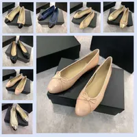 Klassiska kvinnors balettl￤genheter Casual Shoes Bekv￤m designerkl￤nningskor och h￶stm￤rke C Girls Dance Sneakers Storlek 35-41