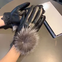 Мужчины Женские дизайнерские перчатки зимние роскошные кожаные варежки бренд пять пальцев перчатки теплый кашемир внутри сенсорного экрана рука