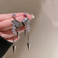 ダングルイヤリング2022女性用フランスレトロコーンタッセル光沢のあるジルコンドロップイヤリング幾何学的不規則な金属ブールオレイユ宝石
