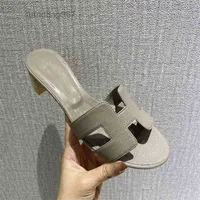 Sandals Herme Designer Slippers Shoes h 2022 Designer Organ Summer Wear Medium Heels Leater Travel 00JS