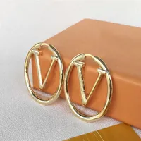 Fashion Gold Hoop Ohrringe für Frauen Frauen Party Hochzeitsliebhaber Geschenkvergütung Schmuck für Braut Verschiedene Größen Silber Länge Small227p