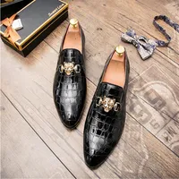 2021 New style Mens Shoe Dance Party Dress Shoes Patent Leather Pointed Toe Ceremony Wedding Shoes Men Black blue red loafers J1572094